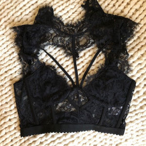 FOREVER21 Lace Strappy Bralette in BLACK (M)